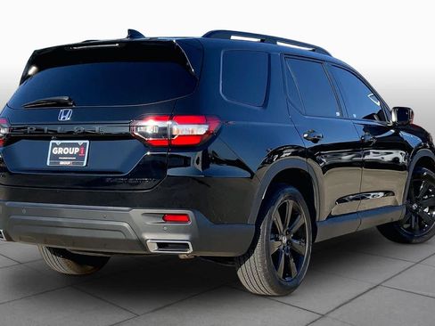 Used 2025 Honda Pilot Black Edition image 13