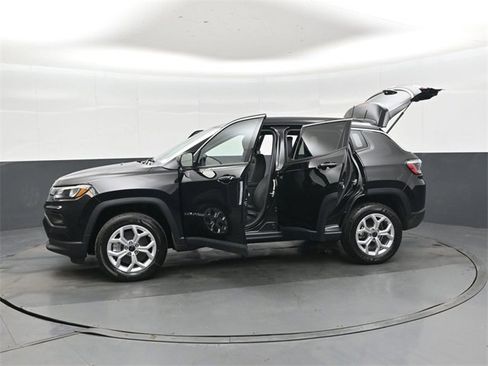 New 2026 Jeep Compass Latitude w/ Mopar Graphics Package image 49