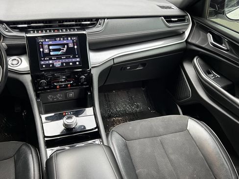 Used 2021 Jeep Grand Cherokee L Laredo image 23