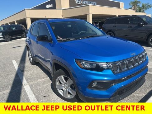 Used 2022 Jeep Compass Latitude image 3