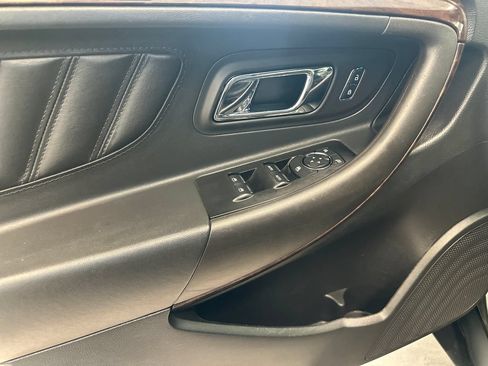 Used 2016 Ford Taurus Limited FWD image 19