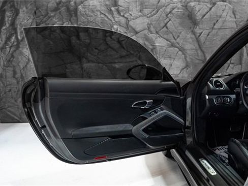 Used 2018 Porsche 718 Cayman GTS image 5