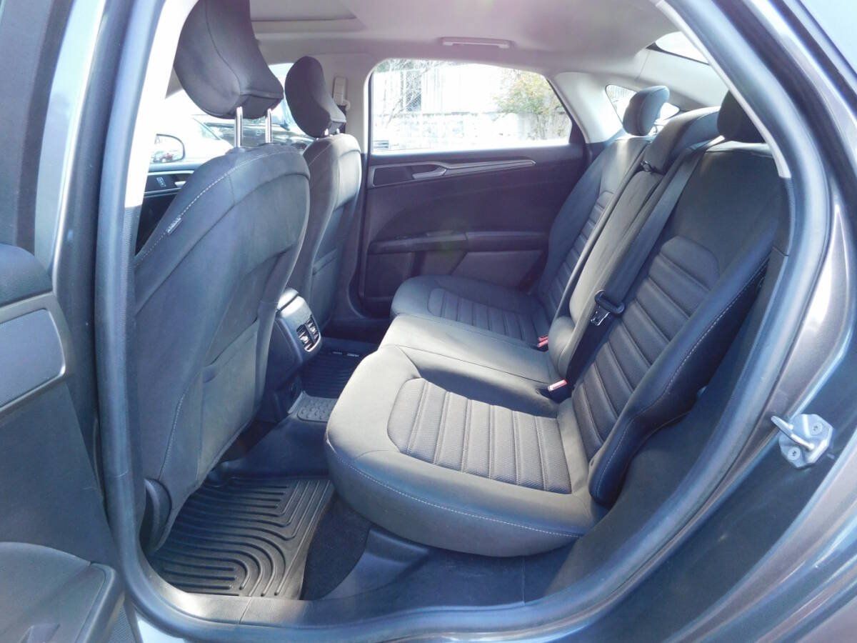Used 2019 Ford Fusion SE AWD/4WD image 6