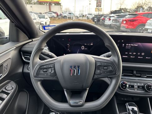 Used 2025 Buick Envista Preferred image 28