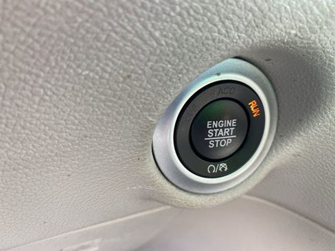 Used 2023 Chrysler Pacifica Touring-L image 29