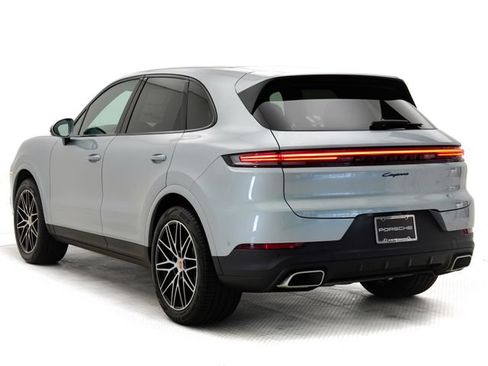 Certified 2025 Porsche Cayenne AWD/4WD image 3