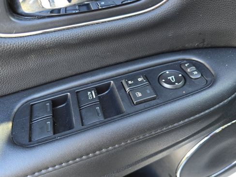 Used 2020 Honda HR-V Touring image 11