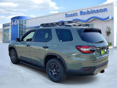 New 2026 Honda Pilot TrailSport image 3