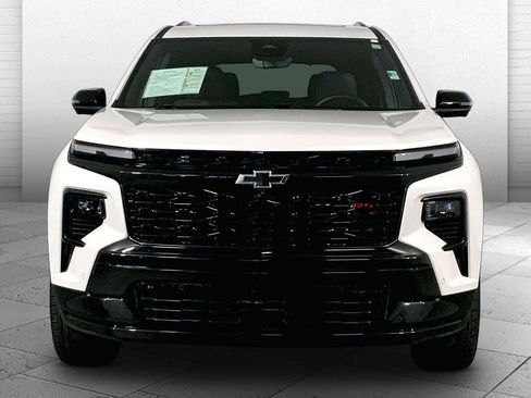Used 2025 Chevrolet Traverse RS AWD/4WD image 2