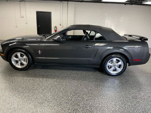 Used 2007 Ford Mustang Convertible RWD image 7