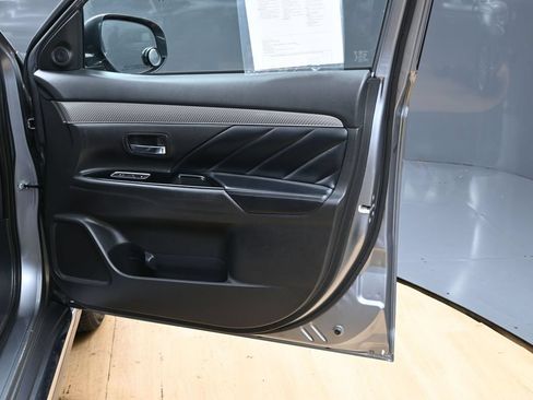 Used 2022 Mitsubishi Outlander SEL AWD/4WD image 36