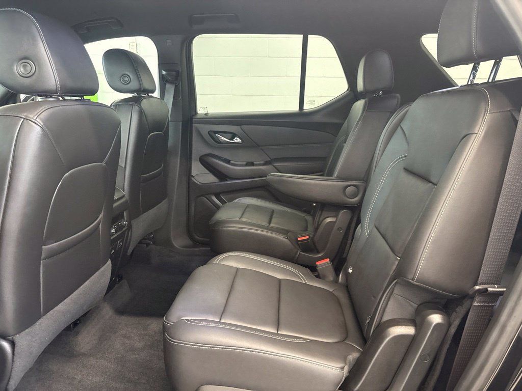 Used 2023 Chevrolet Traverse LT w/ LT Premium Package AWD/4WD image 15