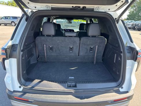 Used 2025 Chevrolet Traverse LT AWD/4WD image 6