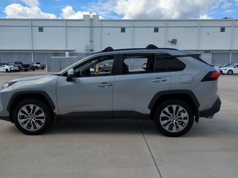 Used 2021 Toyota RAV4 XLE Premium FWD image 9