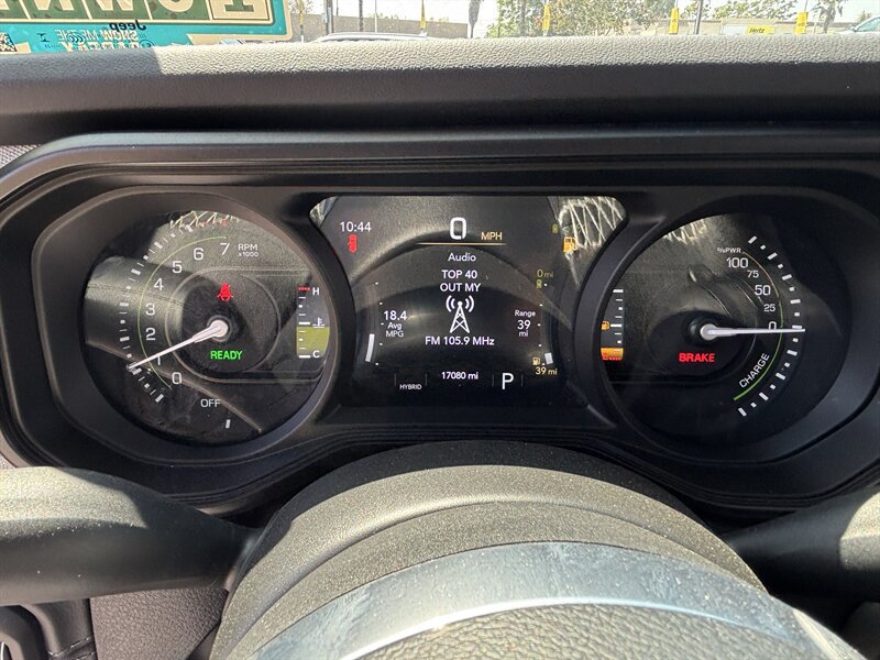Used 2023 Jeep Wrangler Unlimited Sahara AWD/4WD image 27