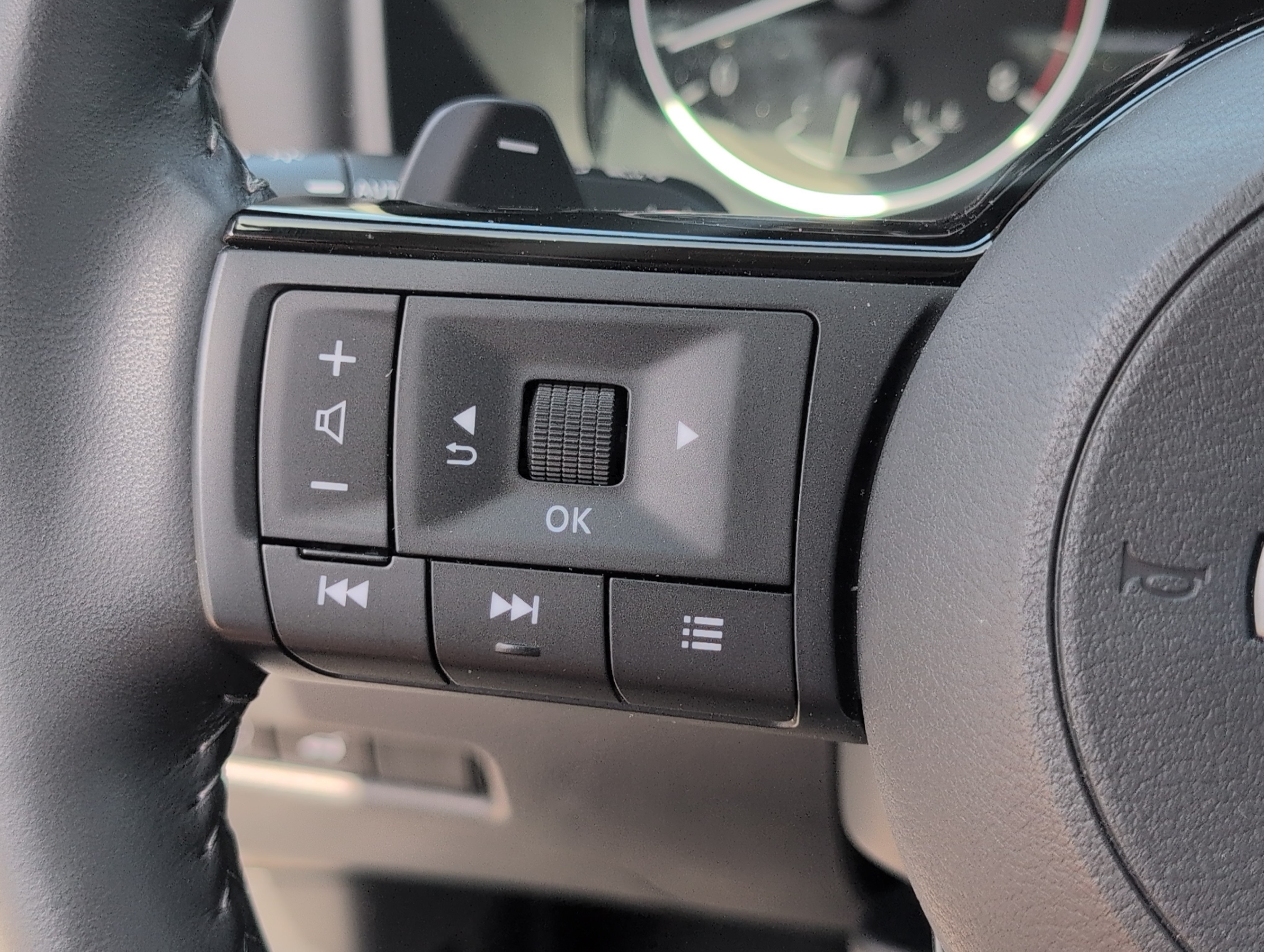 Used 2023 Nissan Rogue SL w/ SL Premium Package FWD image 27