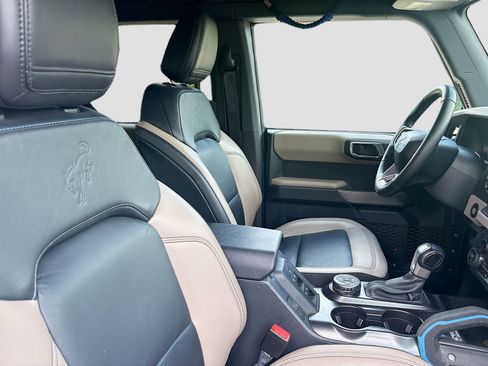 Used 2023 Ford Bronco Wildtrak image 28