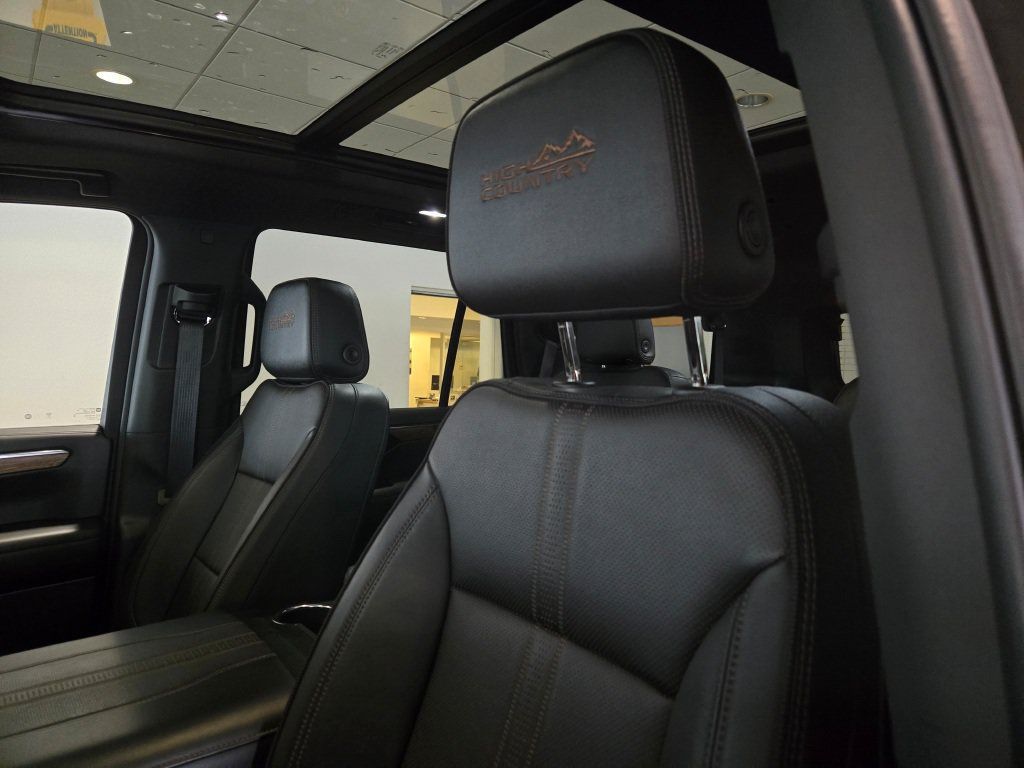 Used 2025 Chevrolet Tahoe High Country RWD image 28