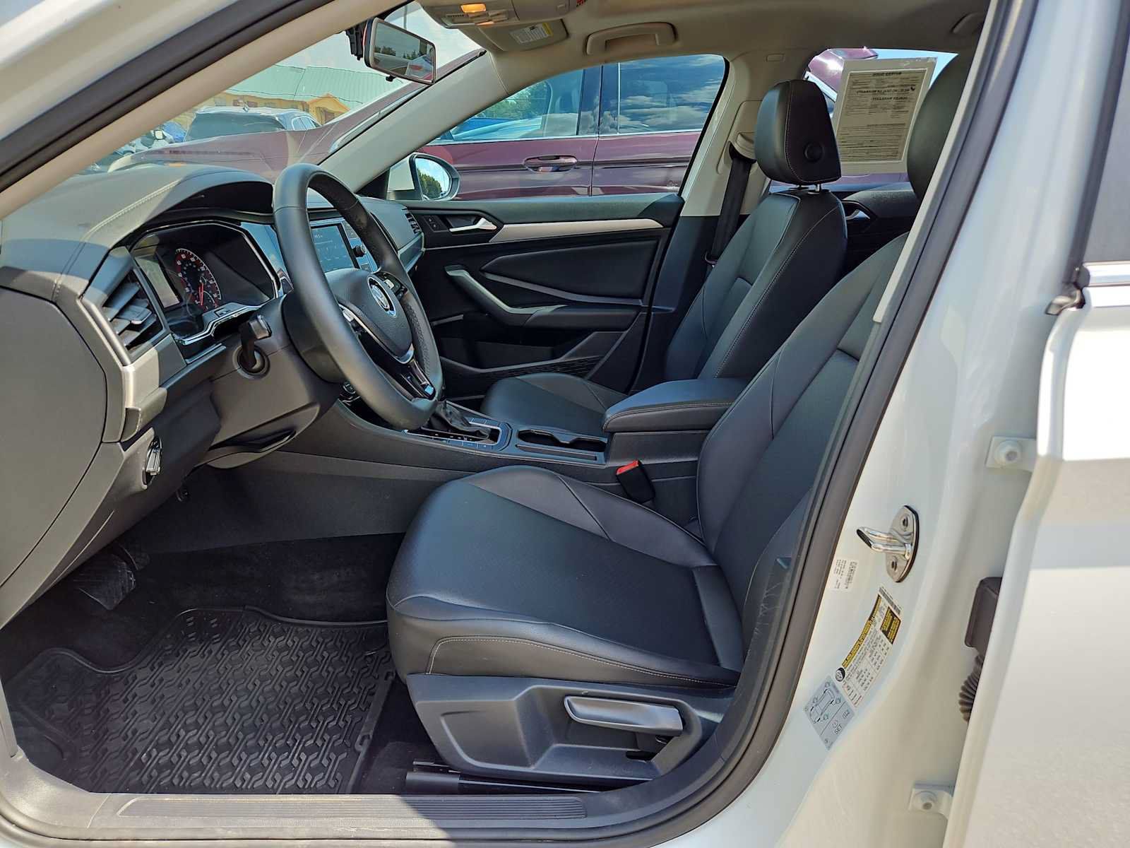 Used 2020 Volkswagen Jetta SE w/ SE Cold Weather Package FWD image 13