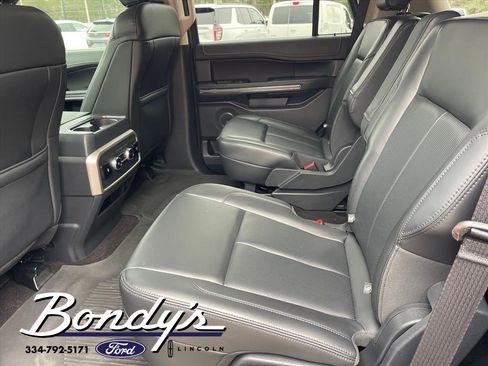 Used 2023 Ford Expedition XLT image 11