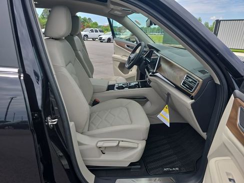 New 2026 Volkswagen Atlas SE FWD image 19