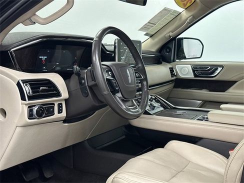 Used 2021 Lincoln Navigator Reserve w/ Luxury Package image 18
