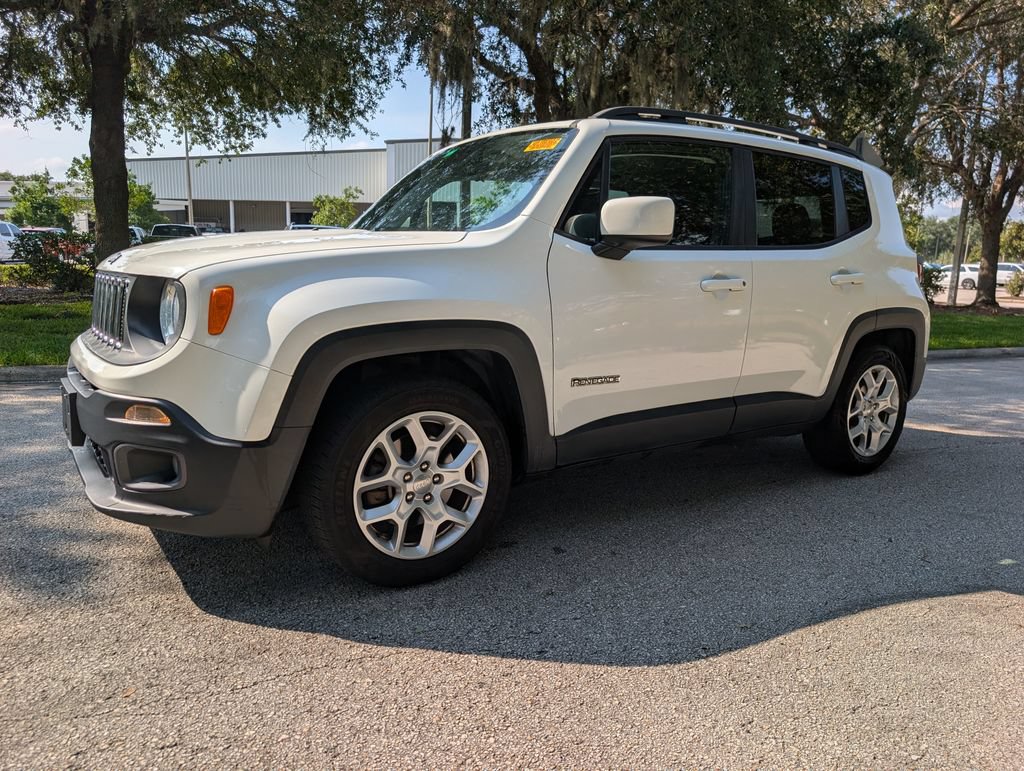 Used 2018 Jeep Renegade Latitude FWD image 3