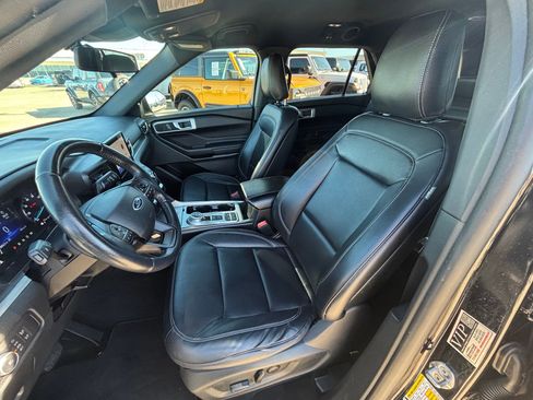 Used 2020 Ford Explorer XLT w/ Equipment Group 202A image 16