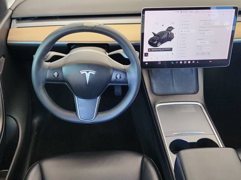 Used 2022 Tesla Model Y Long Range AWD/4WD image 25