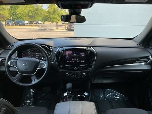 Used 2024 Chevrolet Traverse LT w/ Midnight/Sport Edition AWD/4WD image 2