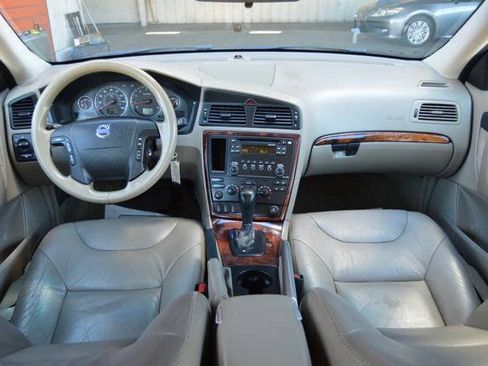Used 2005 Volvo XC70 AWD/4WD image 48
