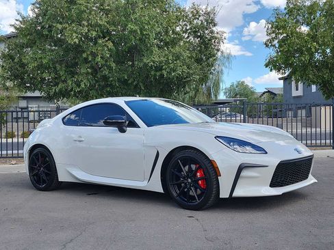 Used 2025 Toyota GR86 Premium w/ Performance Package RWD image 2