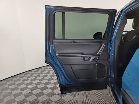 Used 2023 Rivian R1S Adventure AWD/4WD image 17