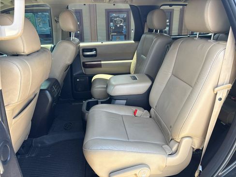 Used 2016 Toyota Sequoia Platinum RWD image 17