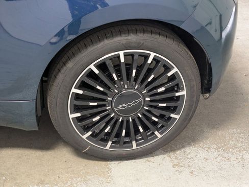 New 2025 FIAT 500 e w/ Quick Order Package 21B Icona image 18