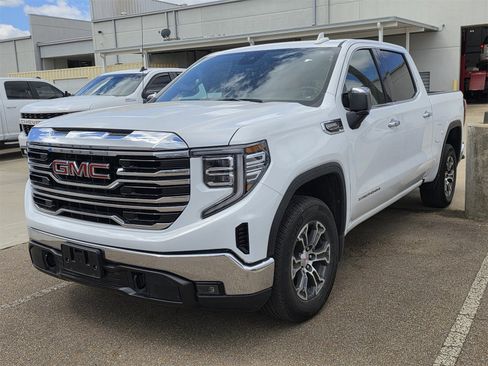 Used 2025 GMC Sierra 1500 SLT image 11