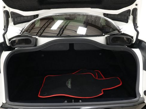 Used 2018 Aston Martin DB11 Coupe image 51