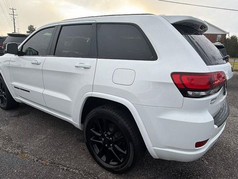 Used 2020 Jeep Grand Cherokee Altitude RWD image 10