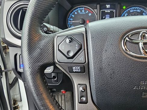 Used 2016 Toyota Tacoma TRD Off-Road image 24