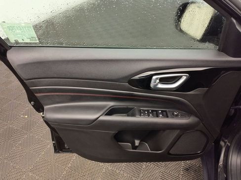 Used 2024 Jeep Compass Trailhawk image 11