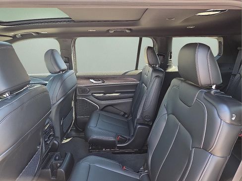 New 2026 Jeep Grand Cherokee L Limited w/ Limited Altitude Package AWD/4WD image 10