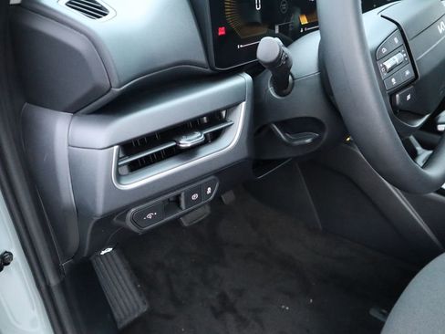 New 2025 Kia K4 LXS image 21