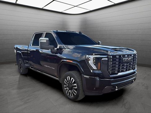 Used 2024 GMC Sierra 3500 Denali Ultimate AWD/4WD image 7