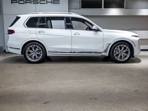 Used 2025 BMW X7 xDrive40i AWD/4WD image 15