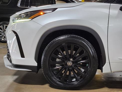 Used 2023 Toyota Highlander XSE FWD image 5