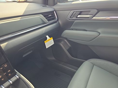 New 2026 GMC Terrain AT4 w/ Technology Package II AWD/4WD image 33