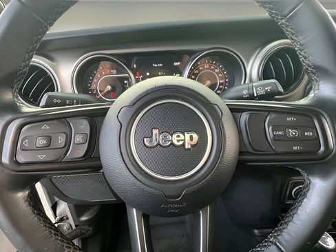 Used 2021 Jeep Gladiator Sport AWD/4WD image 18