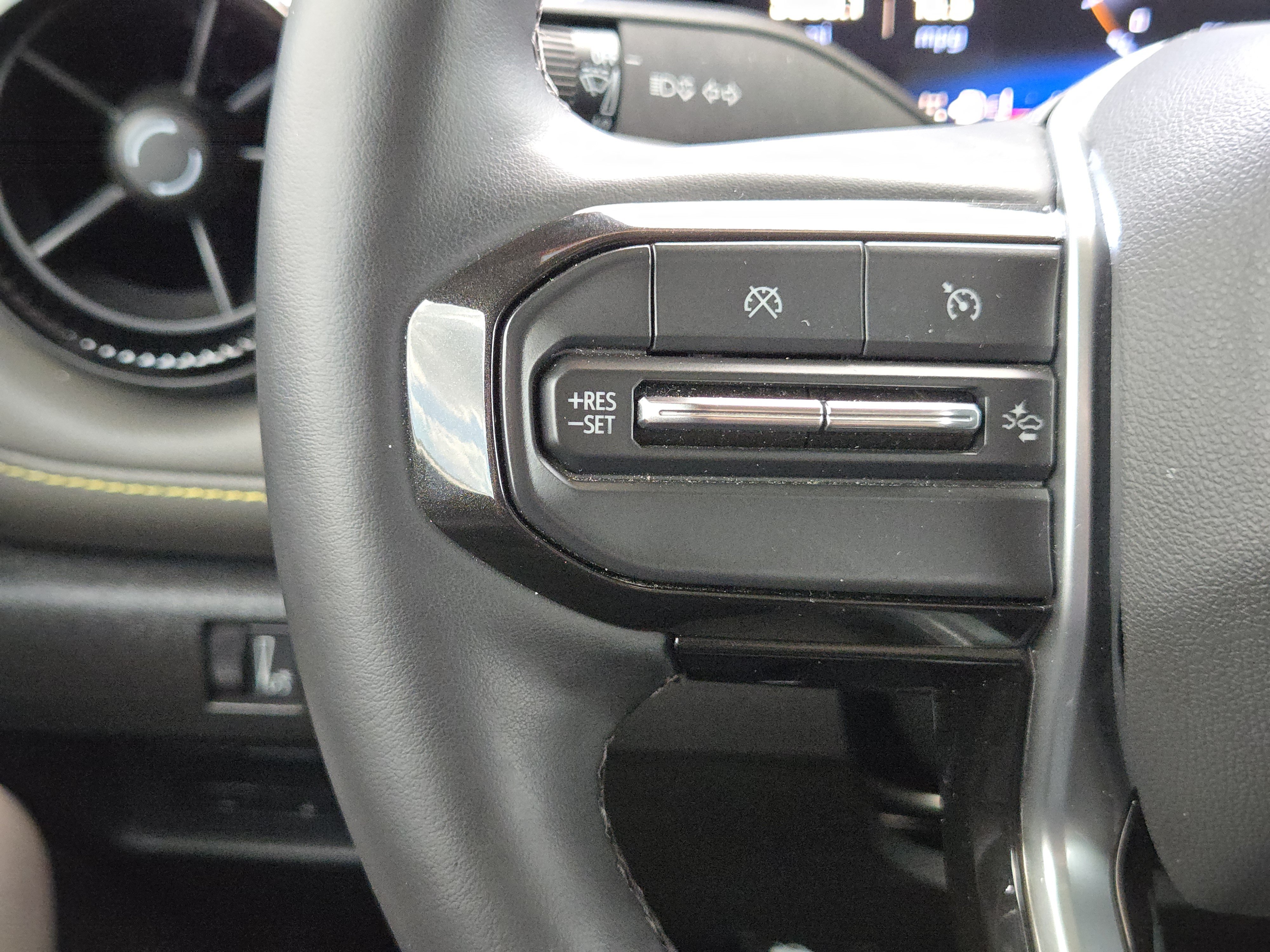 Used 2024 Chevrolet Colorado ZR2 w/ ZR2 Convenience Package III AWD/4WD image 26