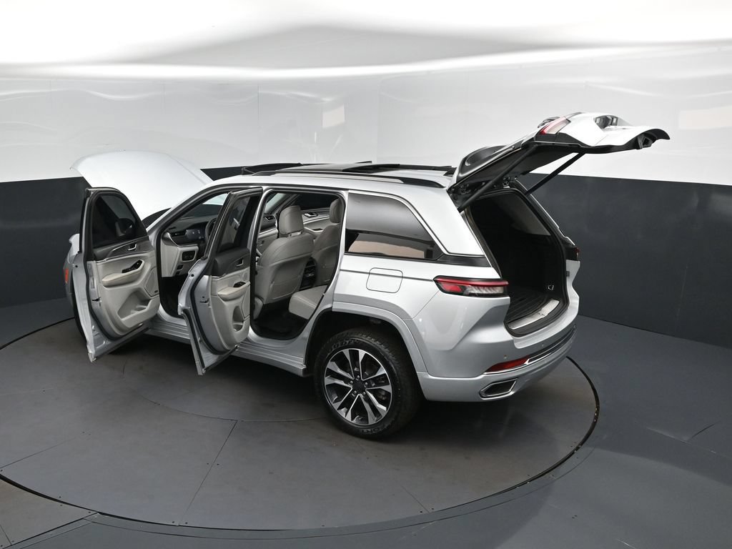 Used 2023 Jeep Grand Cherokee Overland RWD image 47