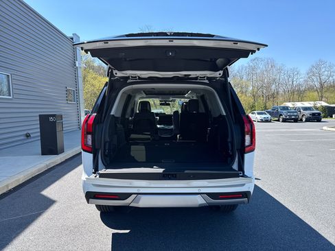 New 2026 Ford Expedition Platinum image 8